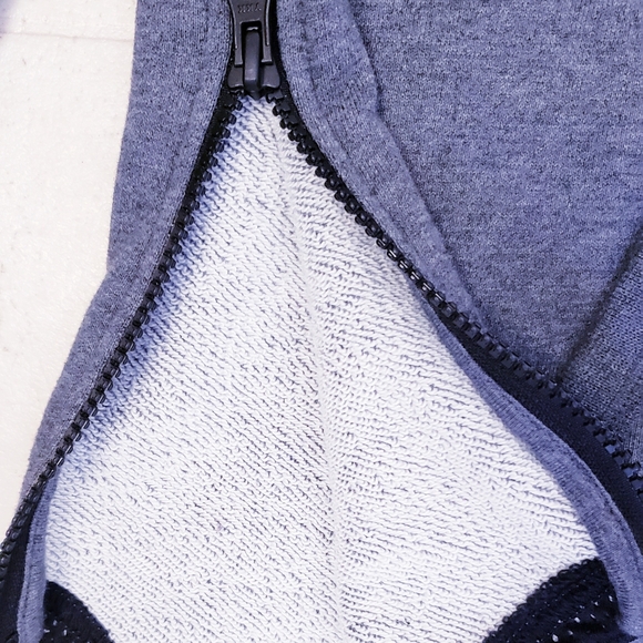 Like new M Nike official athletics sweatshirt - Picture 5 of 11